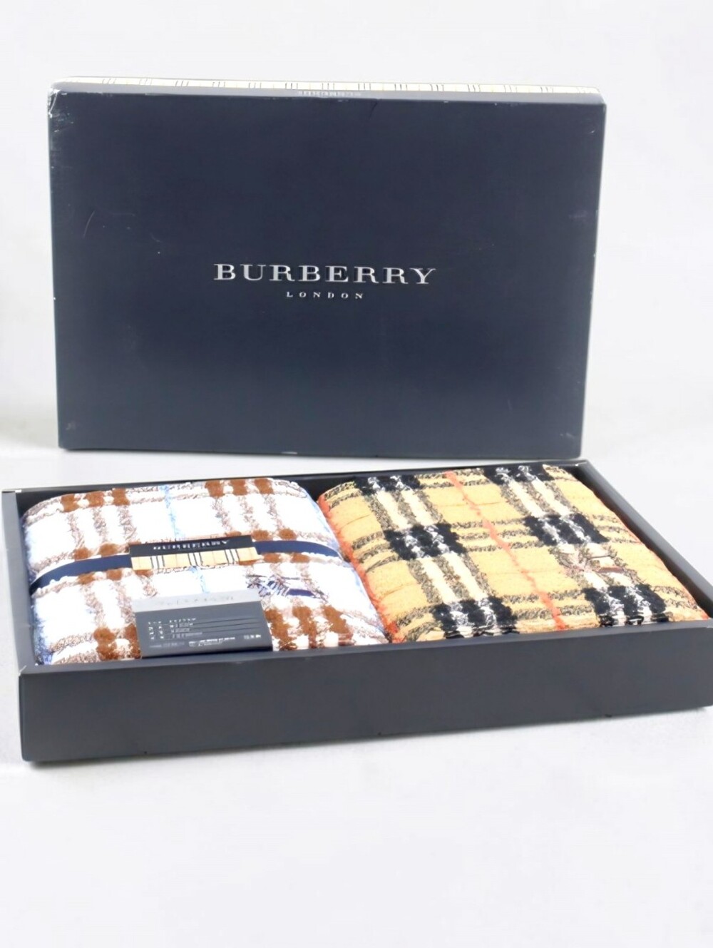 New Burberry Towel Set Bundle Of 2 Nova Checl